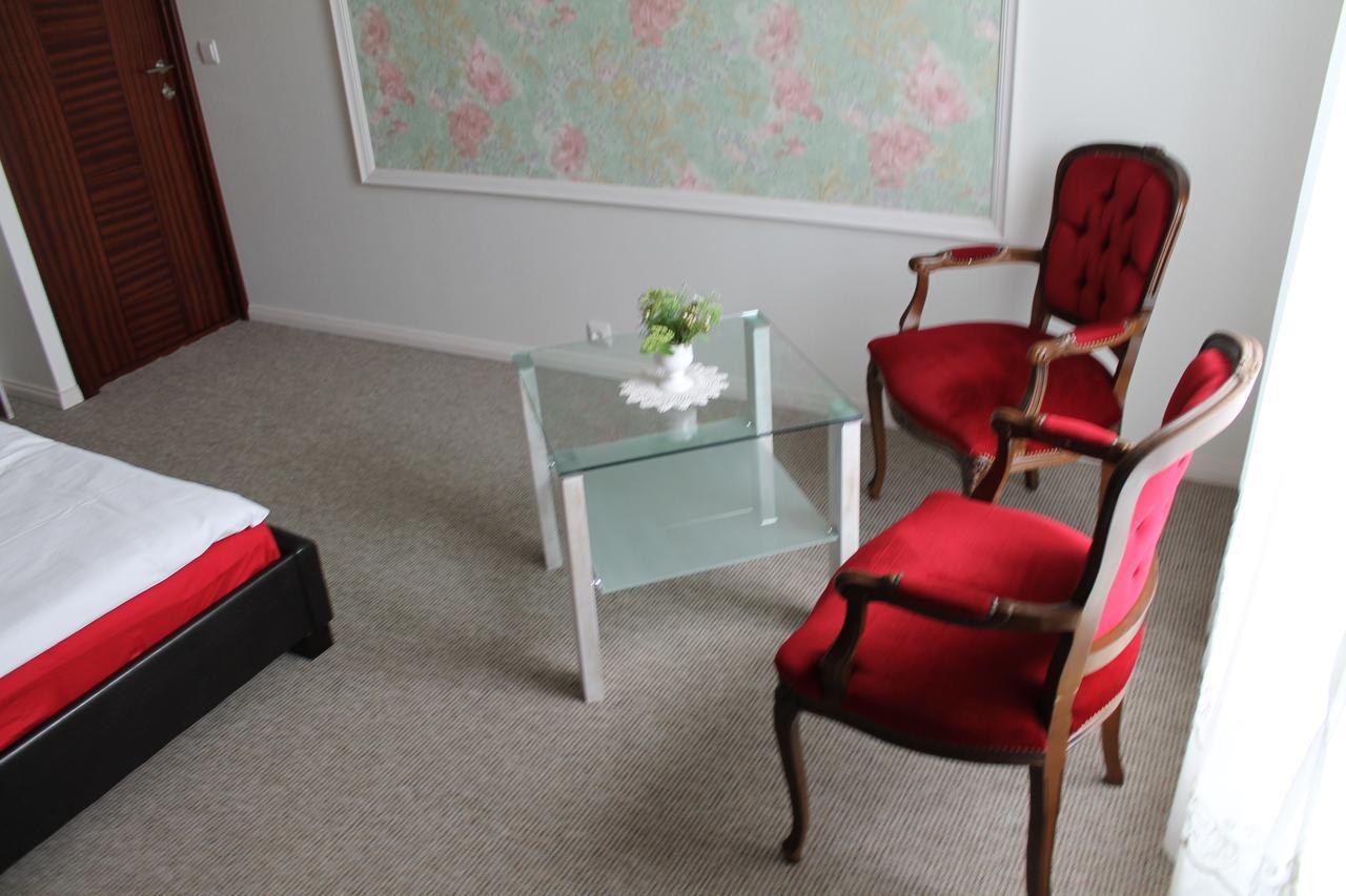 Hotel Viesu Nams Amrai Ventspils Esterno foto
