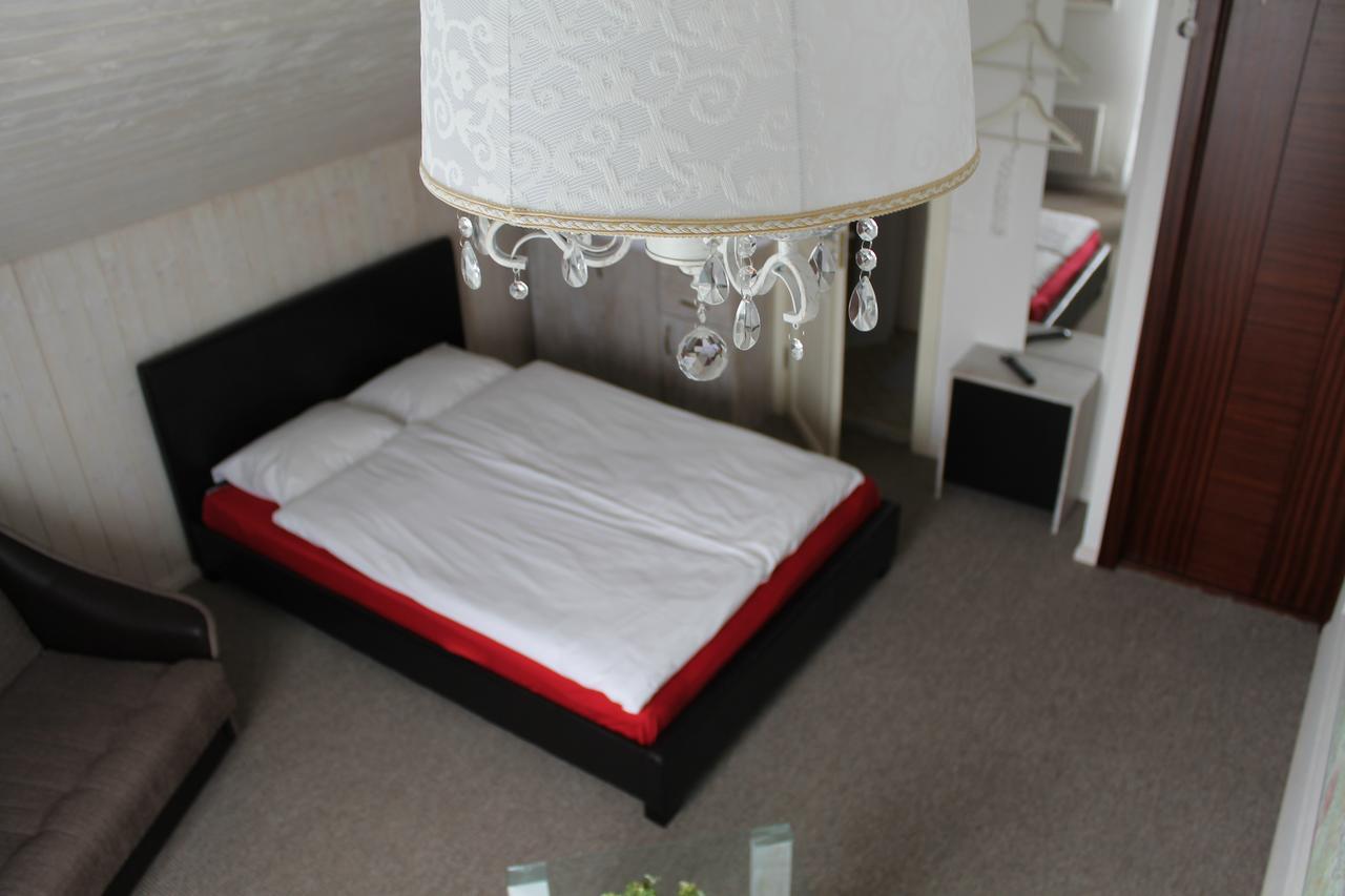 Hotel Viesu Nams Amrai Ventspils Esterno foto