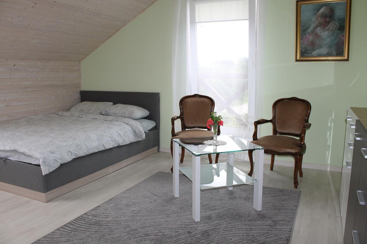 Hotel Viesu Nams Amrai Ventspils Esterno foto